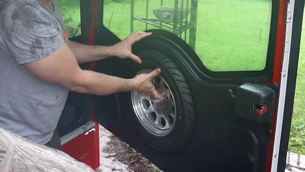 செல்போனை விட ரேட் கம்மி... உலகின் விலை குறைவான கார் இதுதான்... எவ்ளோனு தெரிஞ்சா அசந்து போயிருவீங்க