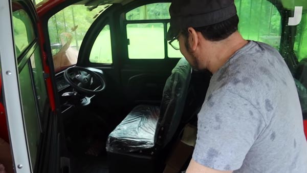 செல்போனை விட ரேட் கம்மி... உலகின் விலை குறைவான கார் இதுதான்... எவ்ளோனு தெரிஞ்சா அசந்து போயிருவீங்க