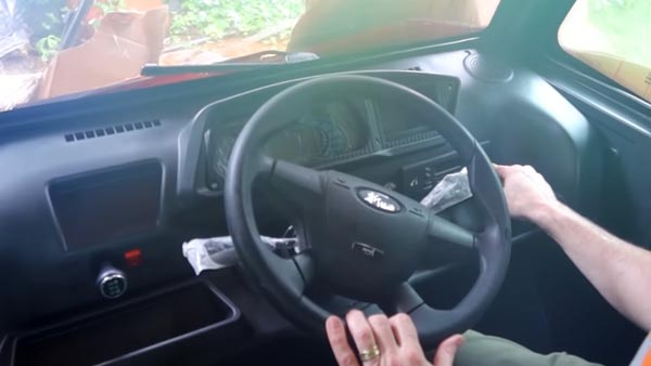 செல்போனை விட ரேட் கம்மி... உலகின் விலை குறைவான கார் இதுதான்... எவ்ளோனு தெரிஞ்சா அசந்து போயிருவீங்க