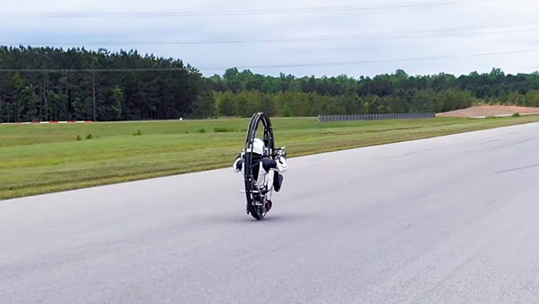 உலகின் மிக வேகமான ஒற்றை வீல் மின் வாகனம்! நம்ம ஹீரோ எலெக்ட்ரிக் ஸ்கூட்டர்களுக்கு டஃப் கொடுக்கும் வேகம்...