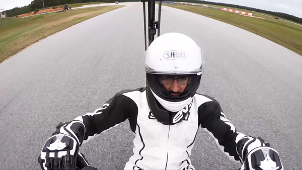 உலகின் மிக வேகமான ஒற்றை வீல் மின் வாகனம்! நம்ம ஹீரோ எலெக்ட்ரிக் ஸ்கூட்டர்களுக்கு டஃப் கொடுக்கும் வேகம்...