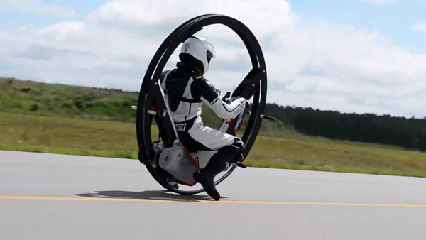 உலகின் மிக வேகமான ஒற்றை வீல் மின் வாகனம்! நம்ம ஹீரோ எலெக்ட்ரிக் ஸ்கூட்டர்களுக்கு டஃப் கொடுக்கும் வேகம்...