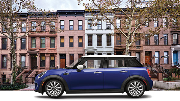 பெரிய மாஸ்க் அணிந்து வலம் வரும் மினி கூப்பர்... சென்னை டீலரின் விநோத முயற்சி... எதற்காக என்று தெரியுமா?