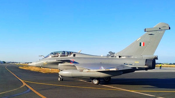 ரஃபல் போர் விமானங்கள் இந்தியா வந்தடைந்தன... எதிரிகள் இனி அடக்கி வாசிக்கணும்!