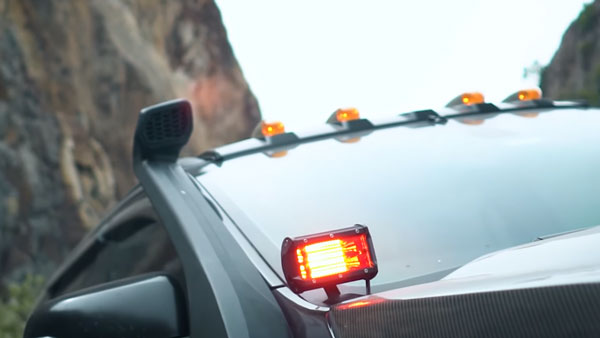 முரட்டுத்தனமான தோற்றத்தில் ஃபோர்டு எண்டேவியர்... தமிழர்களின் ரசனைக்கு இதுவே உதாரணம்...