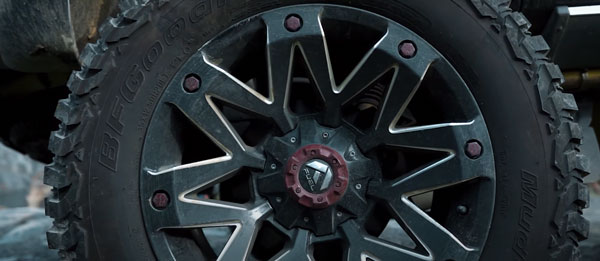 முரட்டுத்தனமான தோற்றத்தில் ஃபோர்டு எண்டேவியர்... தமிழர்களின் ரசனைக்கு இதுவே உதாரணம்...