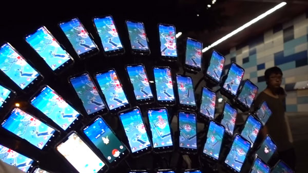 ஒத்த கேமிற்காக 64 செல்போன்களை வாங்கிய தாய்வான் தாத்தா... இது சைக்கிளா இல்ல ஸ்மார்ட்போன் ஸ்டாண்டா?