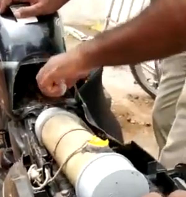 போலீசாரையே அதிர வைத்த பைக் மாடிஃபிகேஷன்... எதற்காக என்று தெரிந்தால் நீங்களும் ஷாக்காயிடுவீங்க...