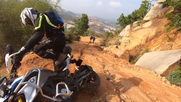 திணறிய கேடிஎம்... அசால்ட் செய்த ஹீரோ... எப்பவுமே நம்ம ஹீரோ தாங்க பெஸ்ட்... இதோ வீடியோ!