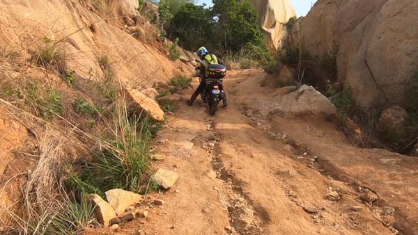 திணறிய கேடிஎம்... அசால்ட் செய்த ஹீரோ... எப்பவுமே நம்ம ஹீரோ தாங்க பெஸ்ட்... இதோ வீடியோ!