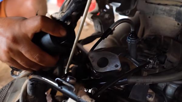 பெட்ரோலுக்கு பதில் பாடி ஸ்பிரே... அடுத்து நடந்ததுதான் ஆச்சரியத்தின் உச்சம்... இதை நீங்க நம்பவே மாட்டீங்க!