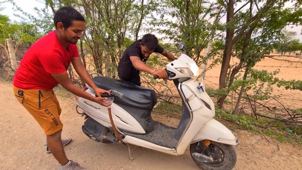 பெட்ரோலுக்கு பதில் பாடி ஸ்பிரே... அடுத்து நடந்ததுதான் ஆச்சரியத்தின் உச்சம்... இதை நீங்க நம்பவே மாட்டீங்க!