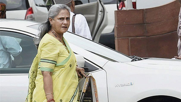 நள்ளிரவில் தூக்கத்தை கெடுத்த மர்ம மனிதர்... கோவத்தில் அமிதாப் பச்சன் மனைவி என்ன செய்தார் தெரியுமா?