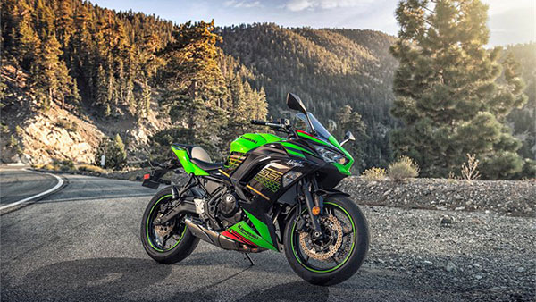 கவாஸாகி நிஞ்சா 650 பிஎஸ்6 பைக்கின் டெலிவிரி துவங்கியது... உரிமையாளர்கள் வீட்டிற்கு ஓட்டி சென்றனர்...