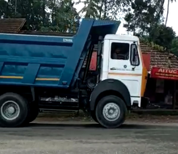 ஓவரா ஆட்டம் போட்ட தொழிலதிபர்! 8 லாரிகள் உட்பட பென்ஸ் காரையும் தூக்கிய போலீஸ்... வீடியோவை பார்த்து சிரிக்கும் மக்கள்!