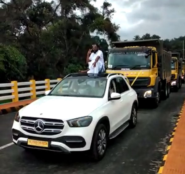 ஓவரா ஆட்டம் போட்ட தொழிலதிபர்! 8 லாரிகள் உட்பட பென்ஸ் காரையும் தூக்கிய போலீஸ்... வீடியோவை பார்த்து சிரிக்கும் மக்கள்!