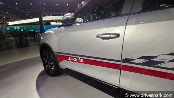 மஹிந்திரா எக்ஸ்யூவி300 ஸ்போர்ட்ஸ் மாடல் வருகையில் தாமதம்!