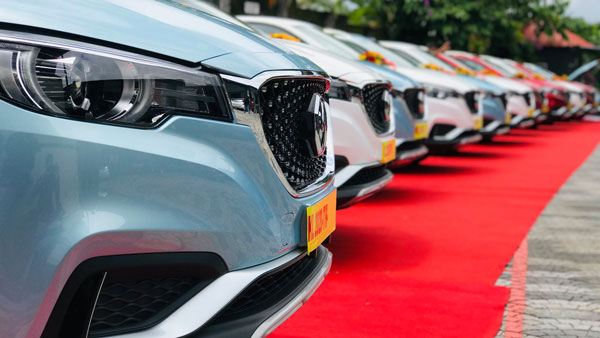 ஒரு கிமீ ஓட்ட 1 ரூபாய் கூட செலவு ஆகாது... அதனால்தான் இந்த எலெக்ட்ரிக் காரை வாங்க இவ்வளவு போட்டி...