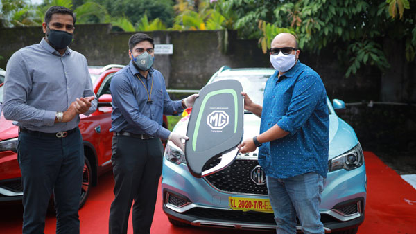 ஒரு கிமீ ஓட்ட 1 ரூபாய் கூட செலவு ஆகாது... அதனால்தான் இந்த எலெக்ட்ரிக் காரை வாங்க இவ்வளவு போட்டி...