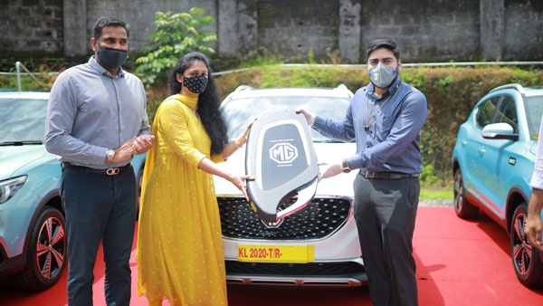 ஒரு கிமீ ஓட்ட 1 ரூபாய் கூட செலவு ஆகாது... அதனால்தான் இந்த எலெக்ட்ரிக் காரை வாங்க இவ்வளவு போட்டி...