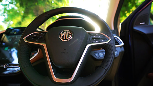 டொயோட்டா இன்னோவா க்ரிஸ்ட்டாவின் கதையை முடிக்க வந்தது எம்ஜி ஹெக்டர் ப்ளஸ்... டெஸ்ட் டிரைவ் ரிப்போர்ட்