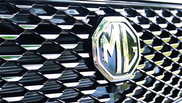 டொயோட்டா இன்னோவா க்ரிஸ்ட்டாவின் கதையை முடிக்க வந்தது எம்ஜி ஹெக்டர் ப்ளஸ்... டெஸ்ட் டிரைவ் ரிப்போர்ட்