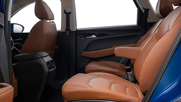 எம்ஜி ஹெக்டர் ப்ளஸ் காரின் வேரியண்ட்டுகள் வாரியாக வசதிகள் விபரம்!