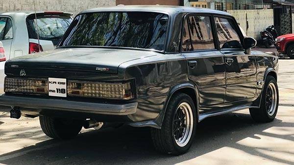 மாடர்ன் கார்களுக்கே சவால்விடும் தோற்றத்தில் மாடிஃபைடு ப்ரீமியர் 118 என்இ செடான் கார்... 