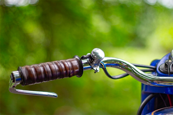 இந்த பைக்கின் அழகை ரசிக்க இரு கண்கள் போதாது! நவீன தோற்றத்திற்கு மாறிய 1959 டீசல் எஞ்ஜின் ராயல் என்ஃபீல்டு... 