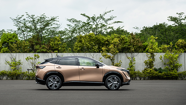  600 கிமீ தூர ரேஞ்ச்.. டெஸ்லாவை மறக்கடிக்கும் நிஸான் எலெக்ட்ரிக் கார்!