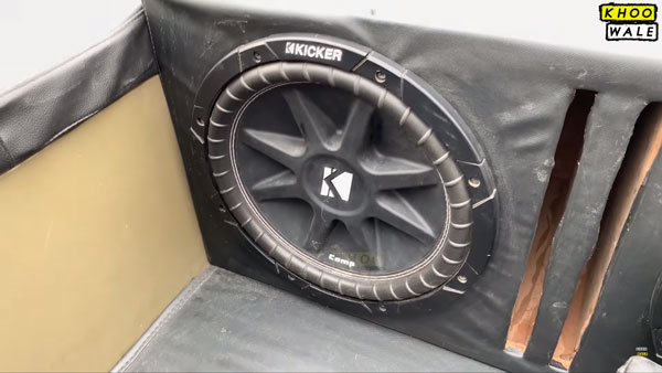 ராட்சத டயர்களுடன் அசுரனாக மாறிய ஜீப்... இதன் அழகில் மதி மயங்காத கார் பிரியர்களே இருக்க முடியாது! அவ்ளோ கவர்ச்சி!