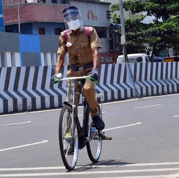 தினமும் 40 கிமீ சைக்கிள் ஓட்டும் சென்னை போலீஸ்காரர்... காரணம் தெரிஞ்சா இனி பைக்கை தொடவே மாட்டீங்க... தினமும் 40 கிமீ சைக்கிள் ஓட்டும் சென்னை போலீஸ்காரர்... காரணம் தெரிஞ்சா இனி பைக்கை தொடவே மாட்டீங்க...