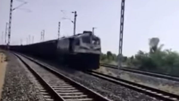 சூப்பர் கண்டுபிடிப்பு... சாதாரண சைக்கிளில் வித்தை காட்டிய இந்திய ரயில்வே அதிகாரி... என்னனு தெரியுமா?