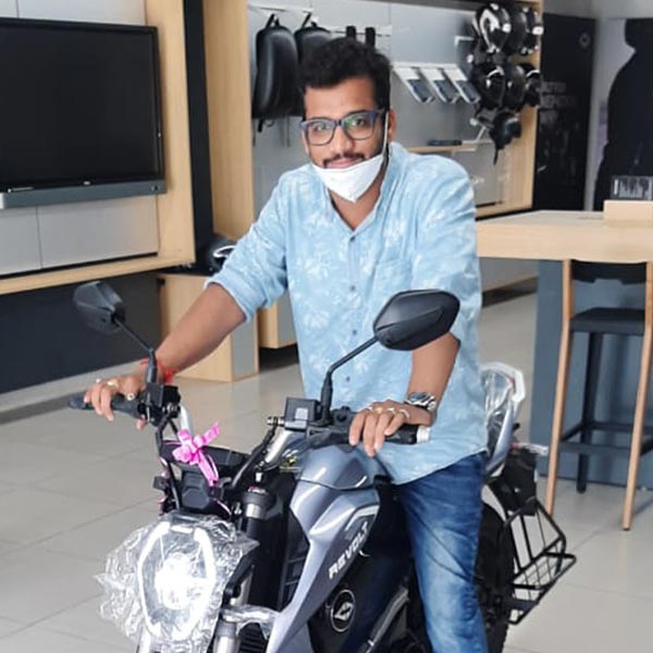 ரிவோல்ட் எலக்ட்ரிக் பைக்கை முன்பதிவு செய்து காத்திருந்தது போதும்... டெலிவிரி சென்னையில் துவங்கியது..