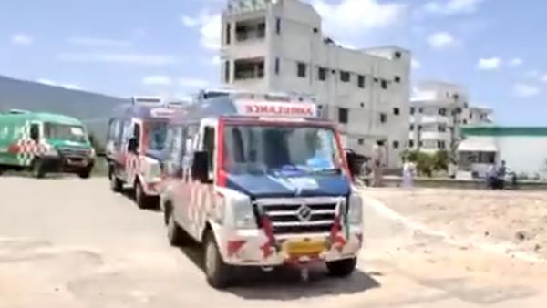 அவசரமாக போக வேண்டிய ஆம்புலன்ஸை எடுத்து ஜாலியாக ஓட்டிய ரோஜா... வீடியோ எடுக்க சொல்லி அலப்பறை...