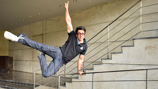 இந்த டிராக்டர் இவ்ளோ சக்தி வாய்ந்ததா? இதைதான் சோனு சூட் விவசாயிக்கு பரிசாக வழங்கினாரா! நல்ல மனசுங்க உங்களுக்கு!