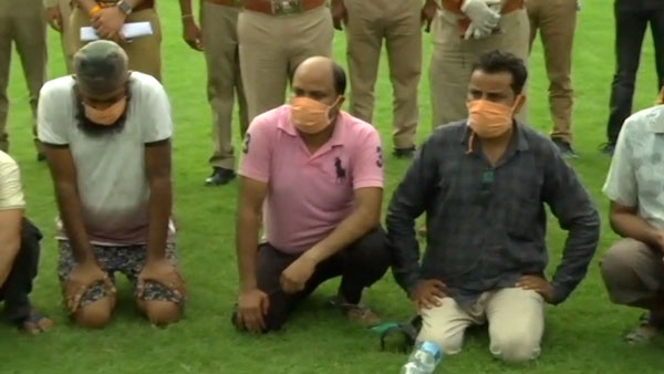 தோண்ட தோண்ட கிடைக்கும் பல கோடி மதிப்பிலான சொகுசு கார்கள்... எம்பிஏ பட்டதாரிகள் செய்ய கூடிய வேலையா இது!