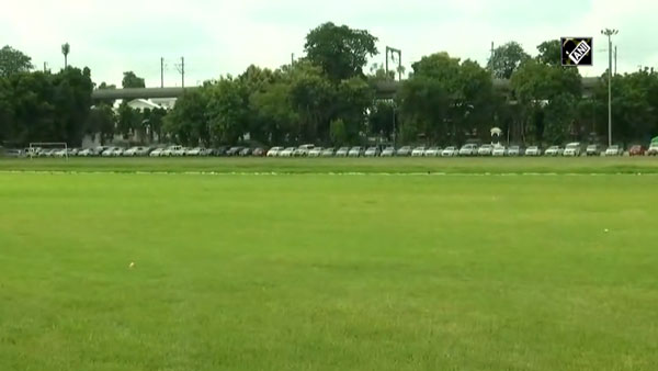 தோண்ட தோண்ட கிடைக்கும் பல கோடி மதிப்பிலான சொகுசு கார்கள்... எம்பிஏ பட்டதாரிகள் செய்ய கூடிய வேலையா இது!