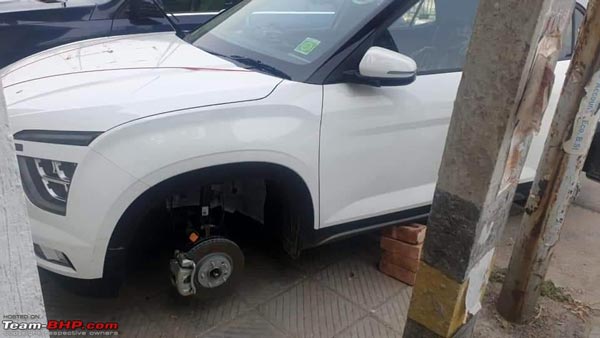 சக்கரங்களுக்கு பதிலாக செங்கற்களில் நின்ற விலையுயர்ந்த கார்கள்... காரணம் தெரிஞ்சா மிரண்டு போய்டுவீங்க!