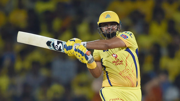 மகளுடன் அவசர அவசரமாக விலையுயர்ந்த காரில் புறப்பட்ட சுரேஷ் ரெய்னா... ஏன் தெரிஞ்சா திட்டிபுடுவீங்க!