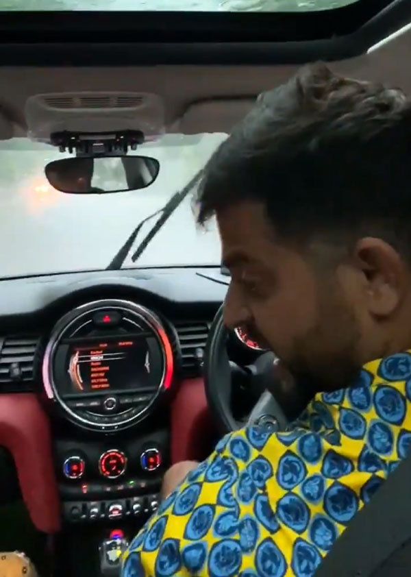 மகளுடன் அவசர அவசரமாக விலையுயர்ந்த காரில் புறப்பட்ட சுரேஷ் ரெய்னா... ஏன் தெரிஞ்சா திட்டிபுடுவீங்க!