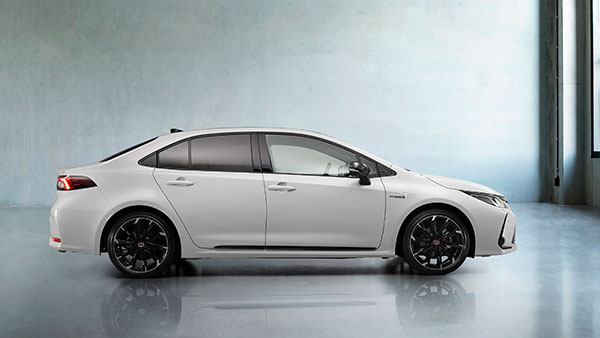 டொயோட்டா கரோல்லா செடான் காரின் புதிய ஜிஆர் ஸ்போர்ட் வெர்சன்... ஐரோப்பிய மக்களுக்கு மட்டும் தானாம்...