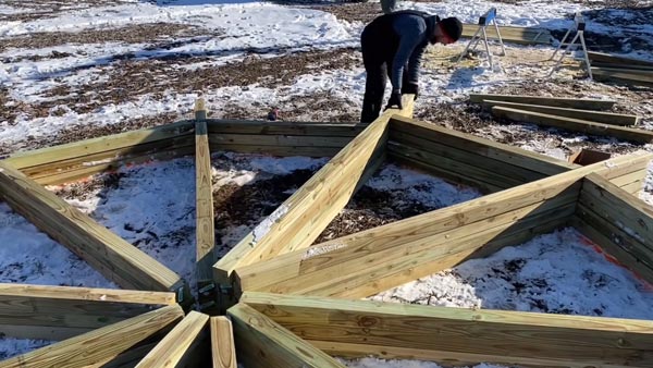 ஏன்மா இதெல்லாம் ஒரு வீலாமா! இத போட்டா வண்டி எப்படிமா ஓடும்! விநோத மாடிஃபிகேஷனில் ஜிஎம்டி சைரா..!