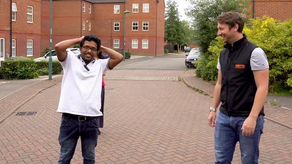 வேலையில்லா இந்திய பட்டதாரிக்கு இங்கிலாந்தில் அடித்த ஜாக்பாட்... திக்குமுக்காடிபோன குடும்பத்தினர்...