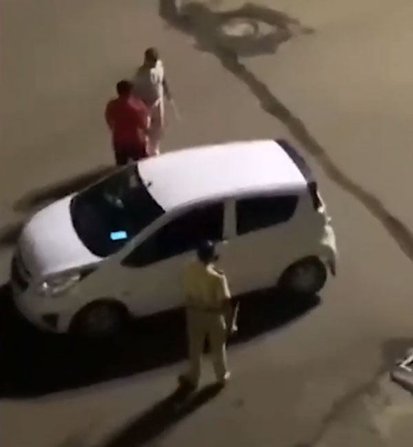 சுட சுட லத்தி சார்ஜ்.. நடு ரோட்டில் வைத்து இளைஞரை வெளுத்து வாங்கிய போலீஸ்... ஏன் தெரியுமா? வீடியோ பாருங்க!