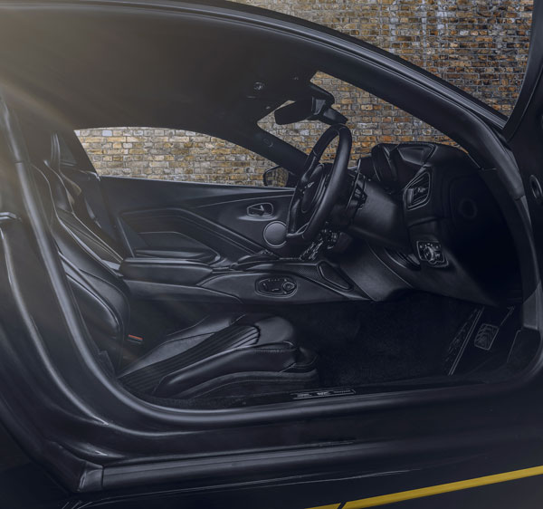 ஜேம்ஸ் பாண்ட் பயன்படுத்தும் அஸ்டன் மார்டின் கார்கள் விற்பனைக்கு அறிமுகம்... விலைதான் எங்கயோ இருக்கு