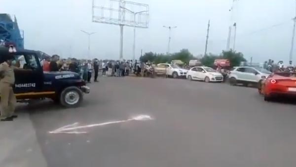 போலீஸ் முன்பு ஆட்டம் போட்ட ஃபெராரி கார் உரிமையாளர்... அப்புறம் என்ன நடந்தது தெரியுமா? வைரல் வீடியோ