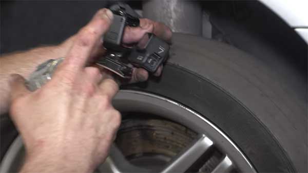 மோடியை மிஞ்சிய அரவிந்த் கெஜ்ரிவால்... மகிழ்ச்சியின் உச்சத்தில் டெல்லி வாசிகள்... தரமான அறிவிப்பு!