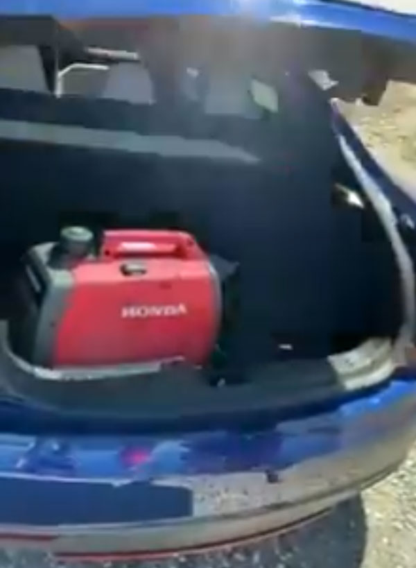 மின்சார காரை சார்ஜேற்ற புது யுக்தி! ஆனந்த் மஹிந்திராவையே மிரள வைத்த முதியவர்! இவர்தான் வெளிநாட்டு செல்லூர் விஞ்ஞானி!