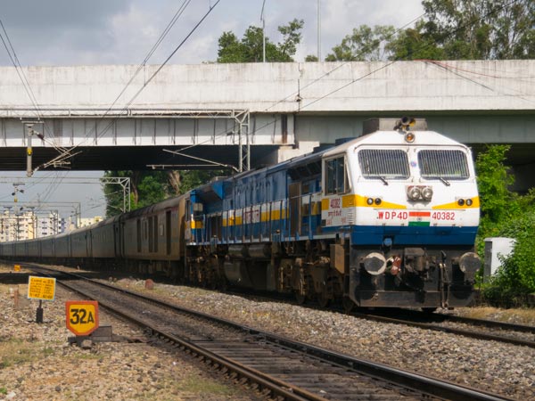 டீசல் எஞ்சின்களுக்கு குட்பை... முழுமையாக மின்சார எஞ்சின்களுக்கு மாறும் இந்திய ரயில்வேத் துறை!